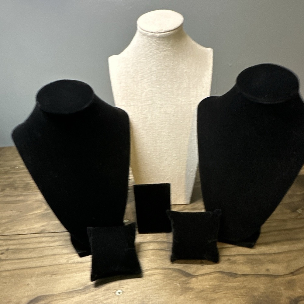 Jewelry Display Set Velvet Necklace Busts Bracelet Pillows